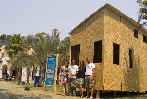 A casa é um protótipo e a madeira sólida empregada é 100% certificada FSC.